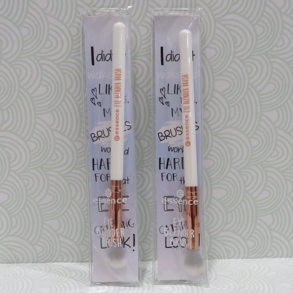 ESSENCE💥EYE BLENDER BRUSH 2PCS💥